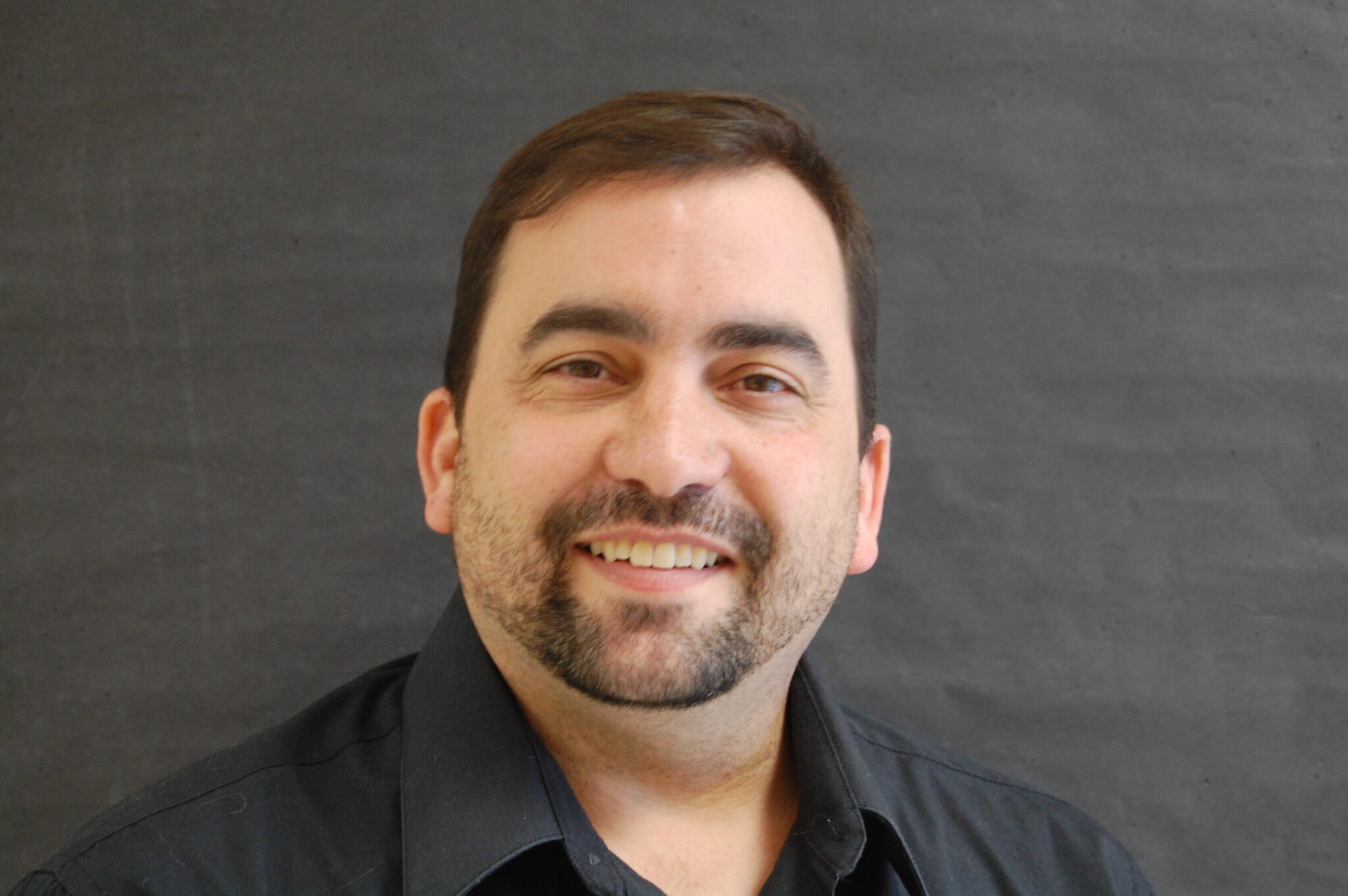 Singer Peter Rodrigues Orlando Sings